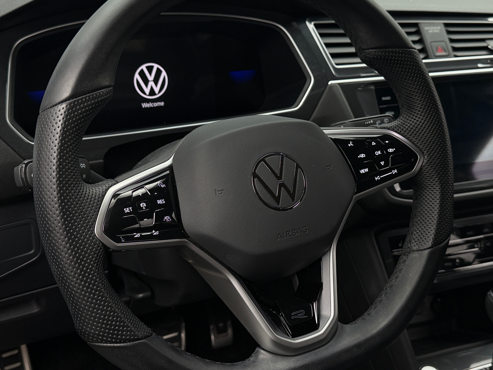 Thumbnail: 2024 Volkswagen Tiguan - 4