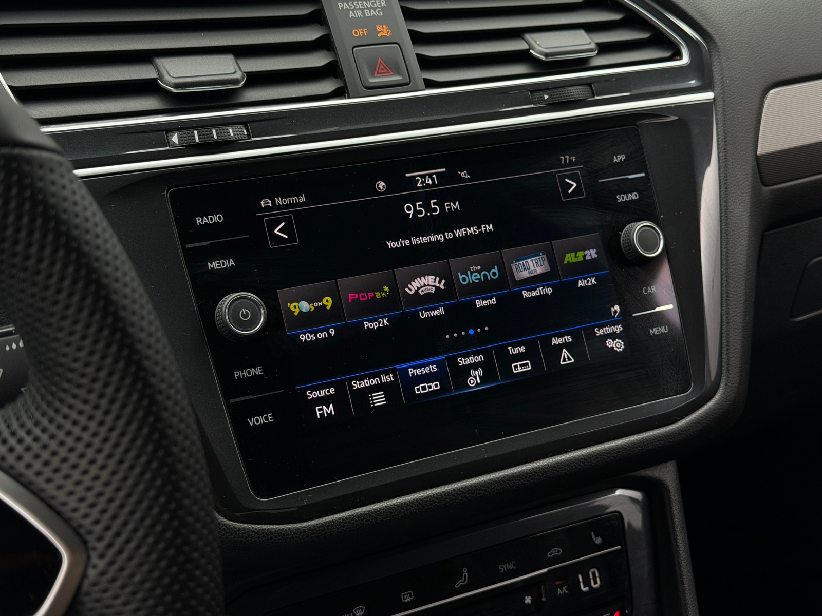 Thumbnail: 2024 Volkswagen Tiguan - 3