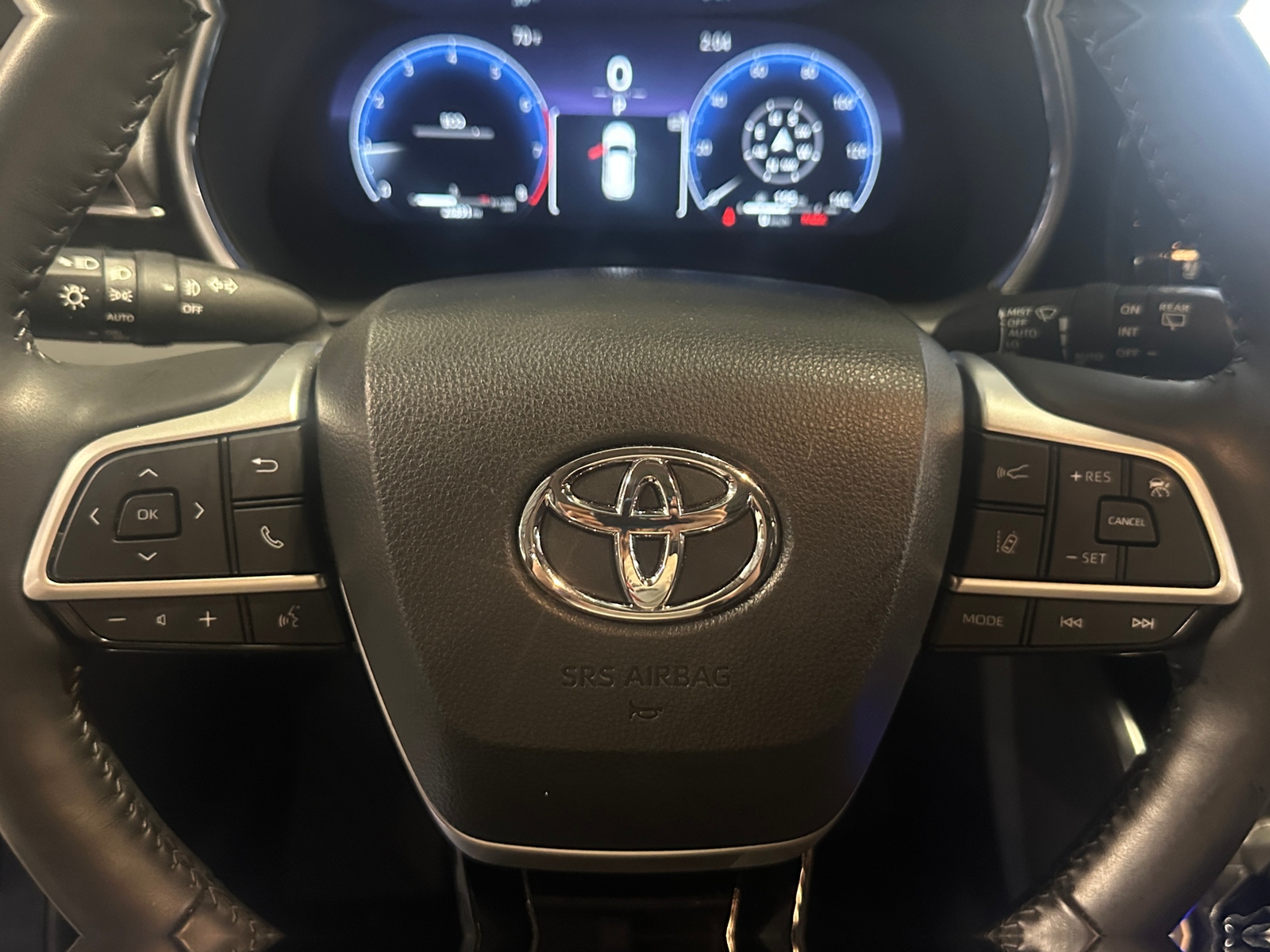 Thumbnail: 2023 Toyota Highlander - 4