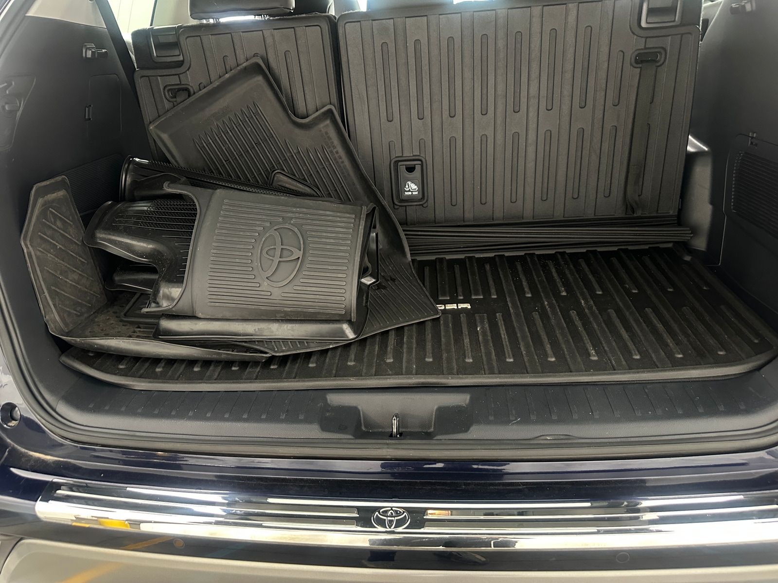 Thumbnail: 2023 Toyota Highlander - 6