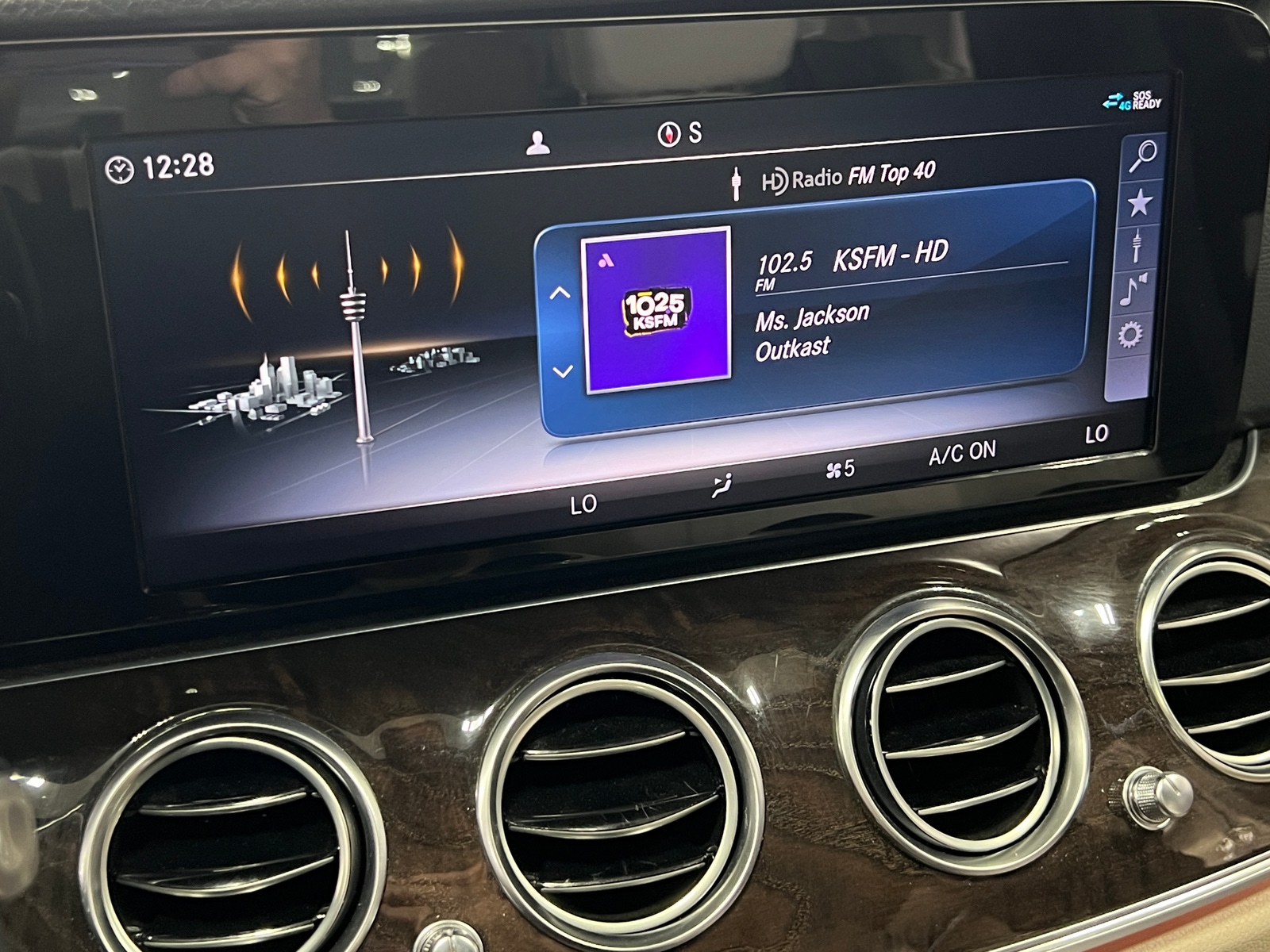 Thumbnail: 2019 Mercedes-Benz E-Class - 3