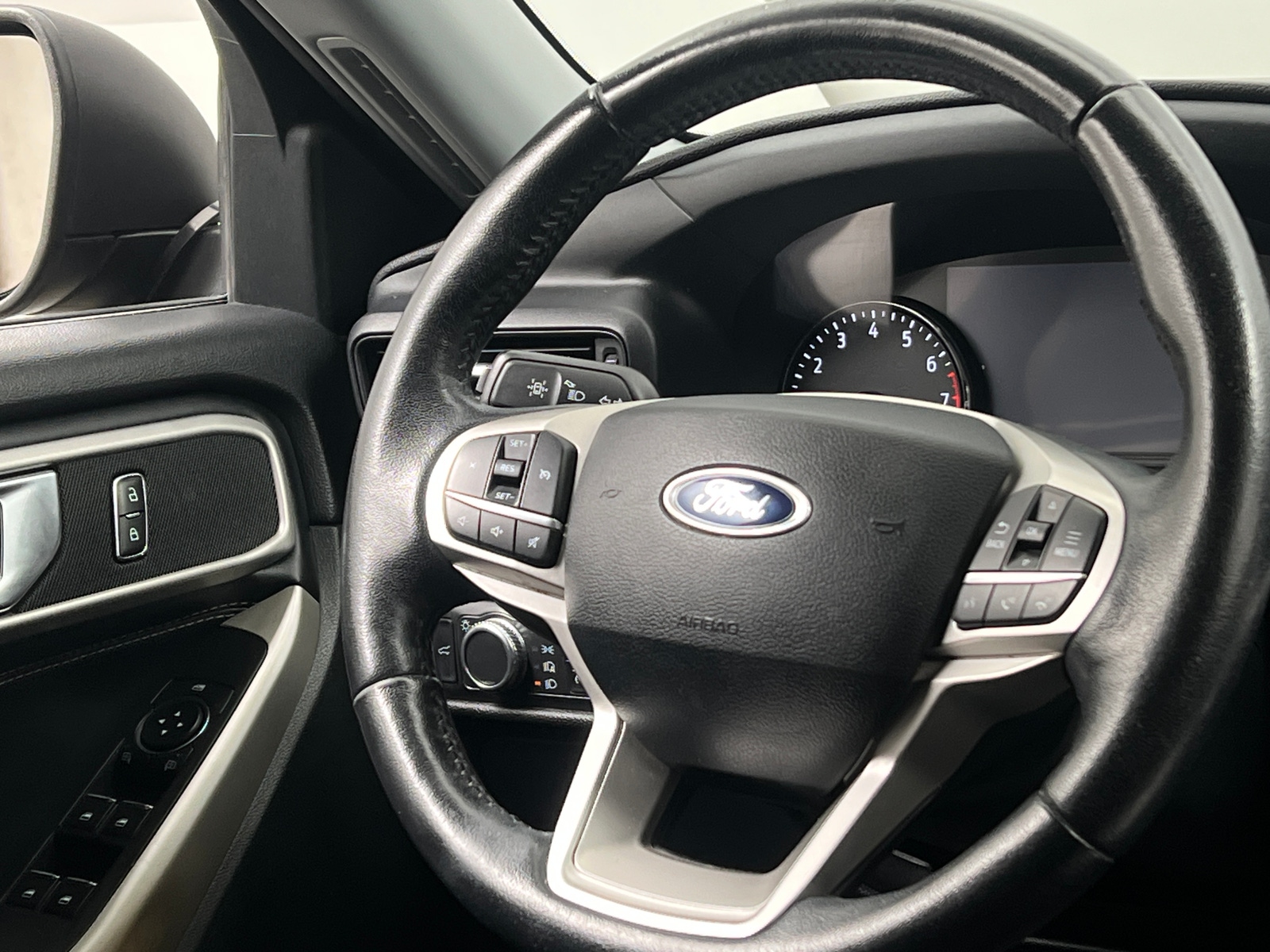 Thumbnail: 2021 Ford Explorer - 5