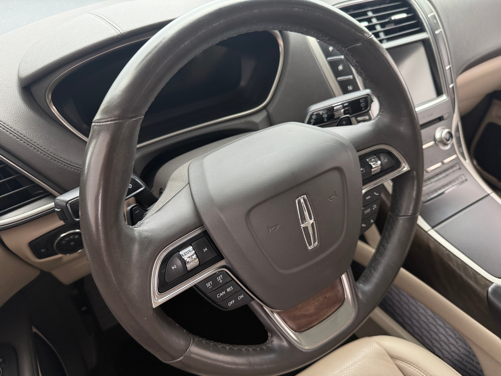 Thumbnail: 2019 Lincoln Nautilus - 4