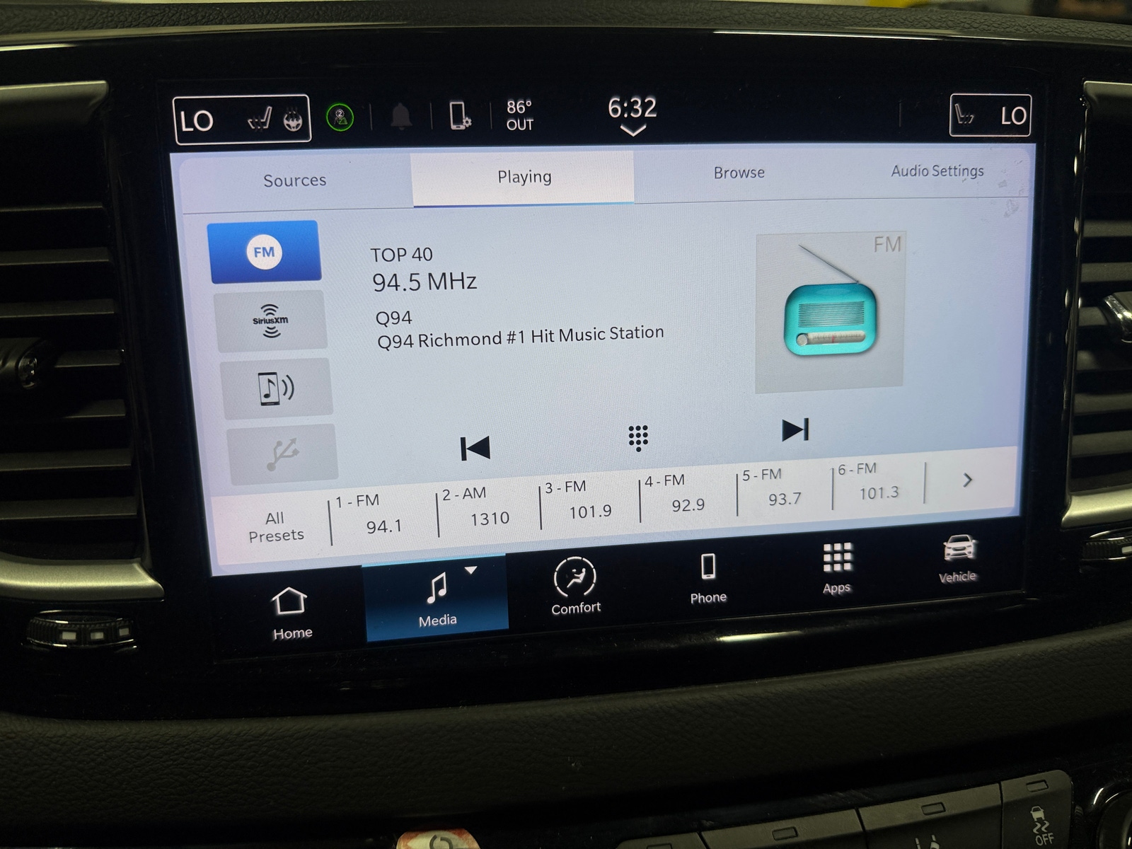 Thumbnail: 2024 Chrysler Pacifica - 3