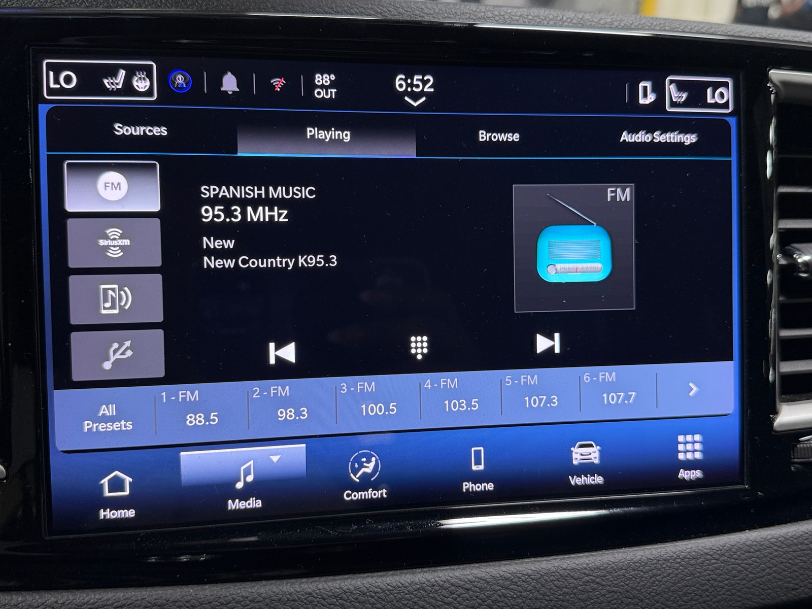 Thumbnail: 2025 Chrysler Pacifica - 3