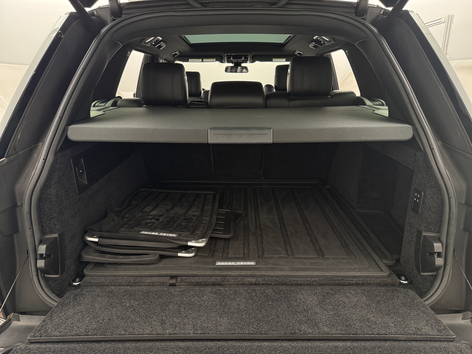 Thumbnail: 2016 Land Rover Range Rover - 6
