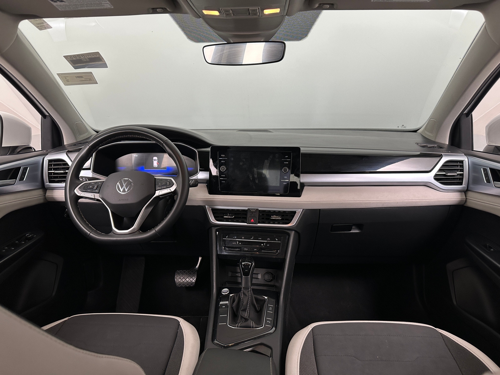 Thumbnail: 2025 Volkswagen Taos - 3