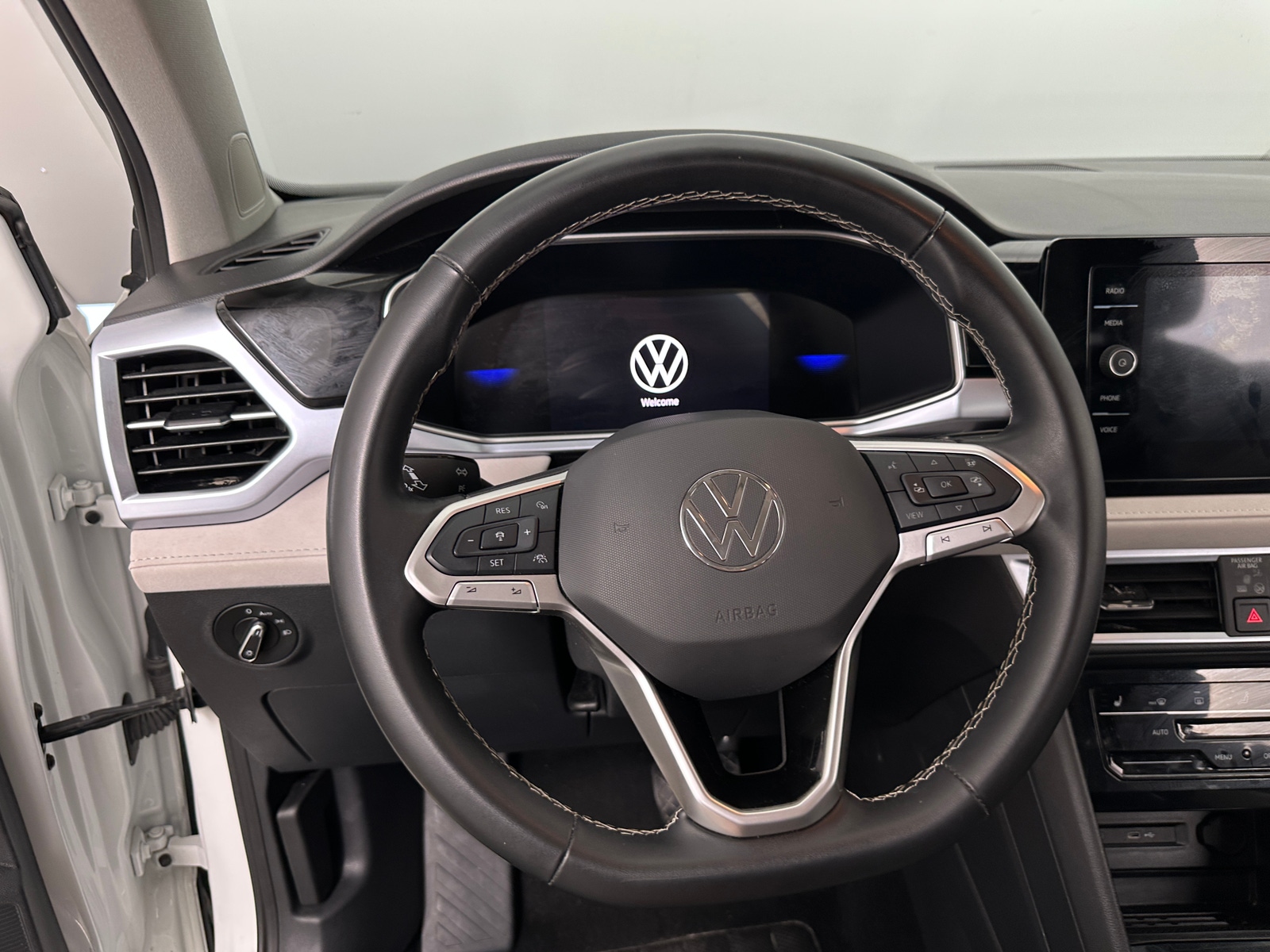 Thumbnail: 2025 Volkswagen Taos - 5