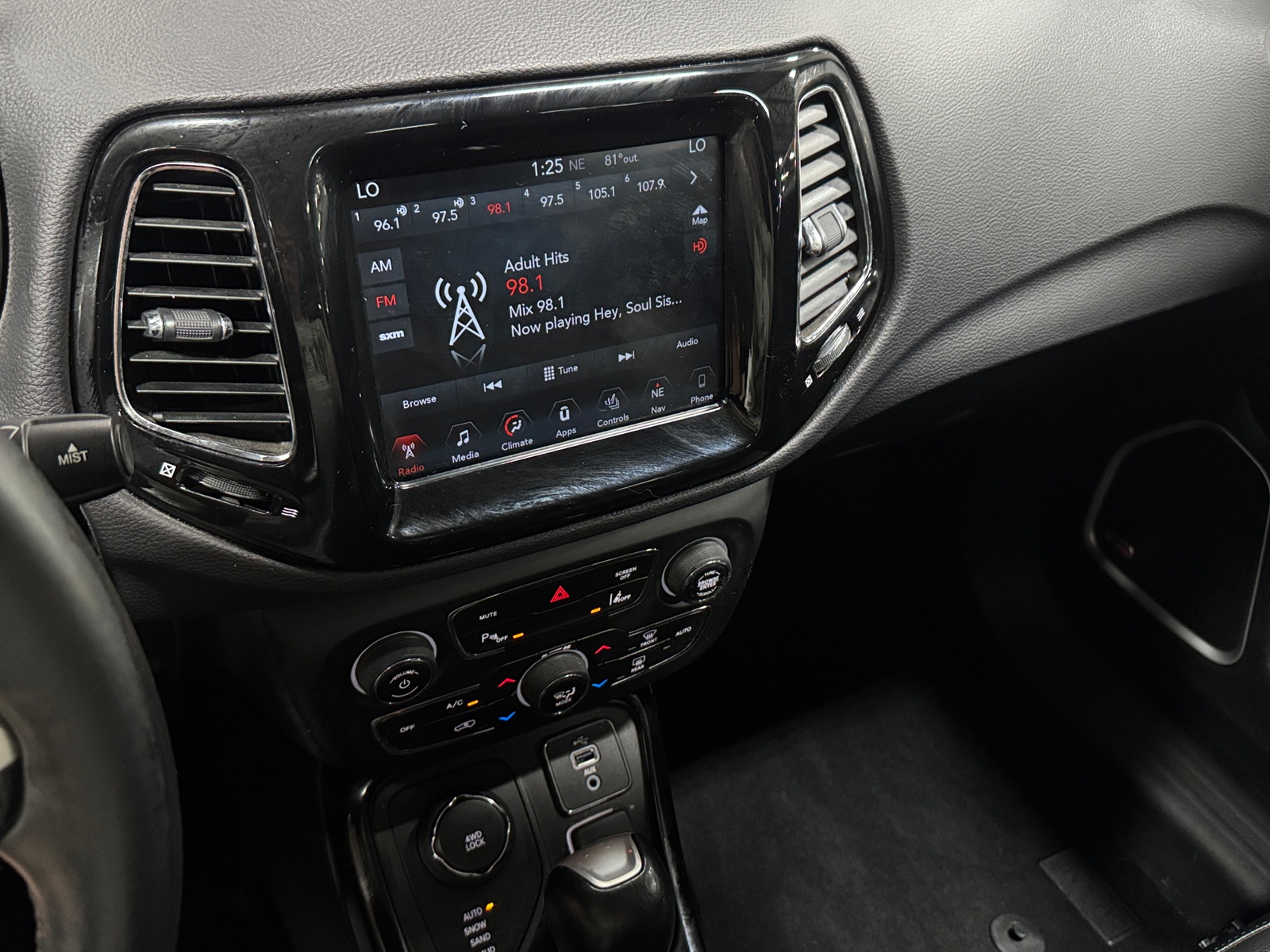 Thumbnail: 2018 Jeep Compass - 3