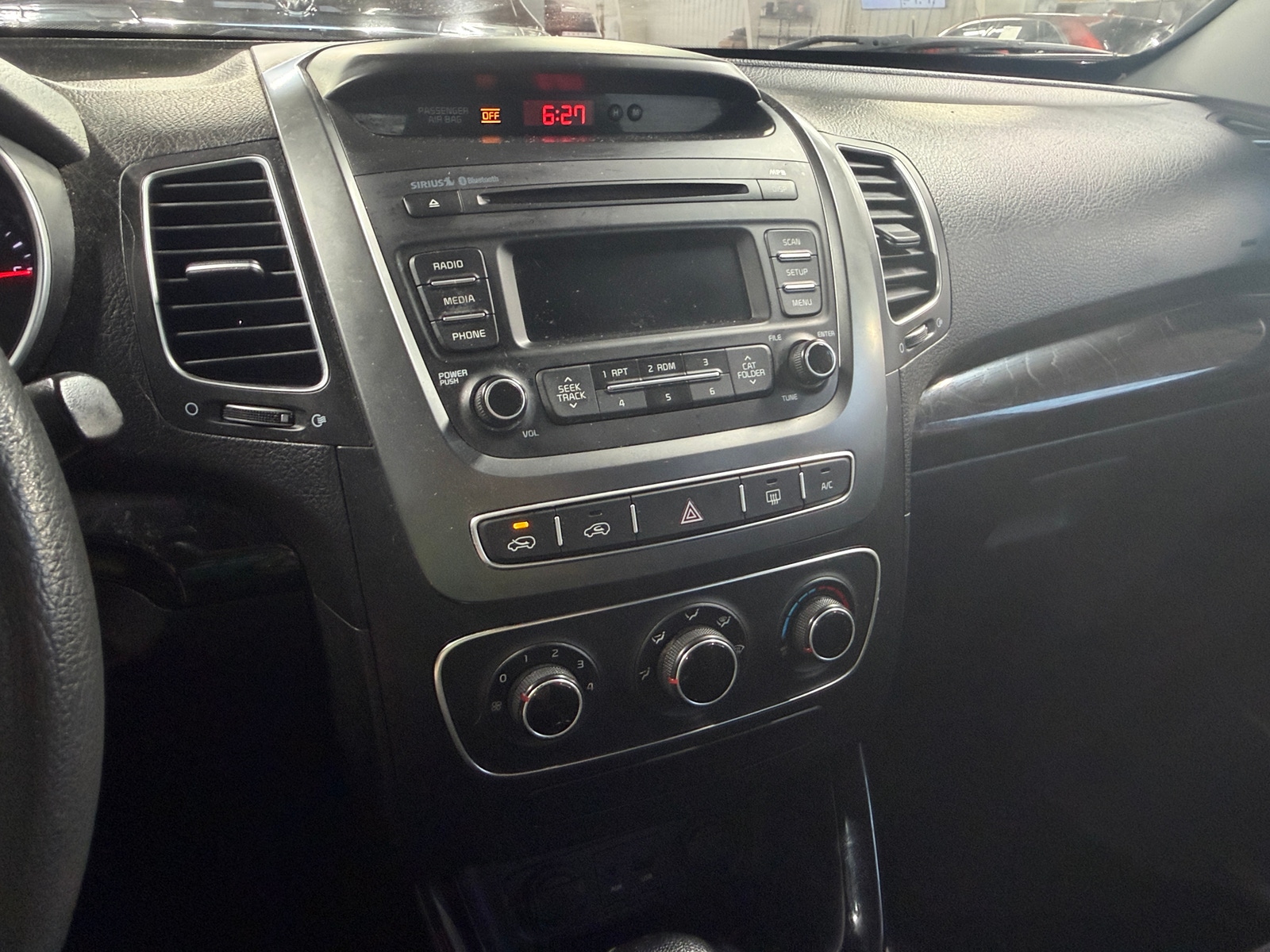 Thumbnail: 2015 Kia Sorento - 4