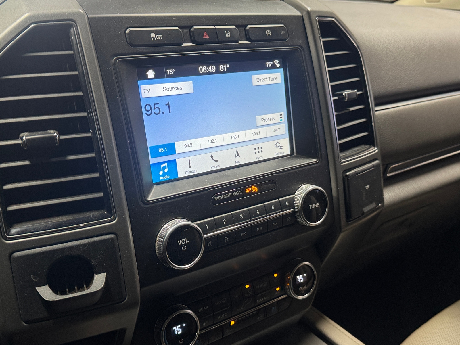 Thumbnail: 2019 Ford Expedition - 3