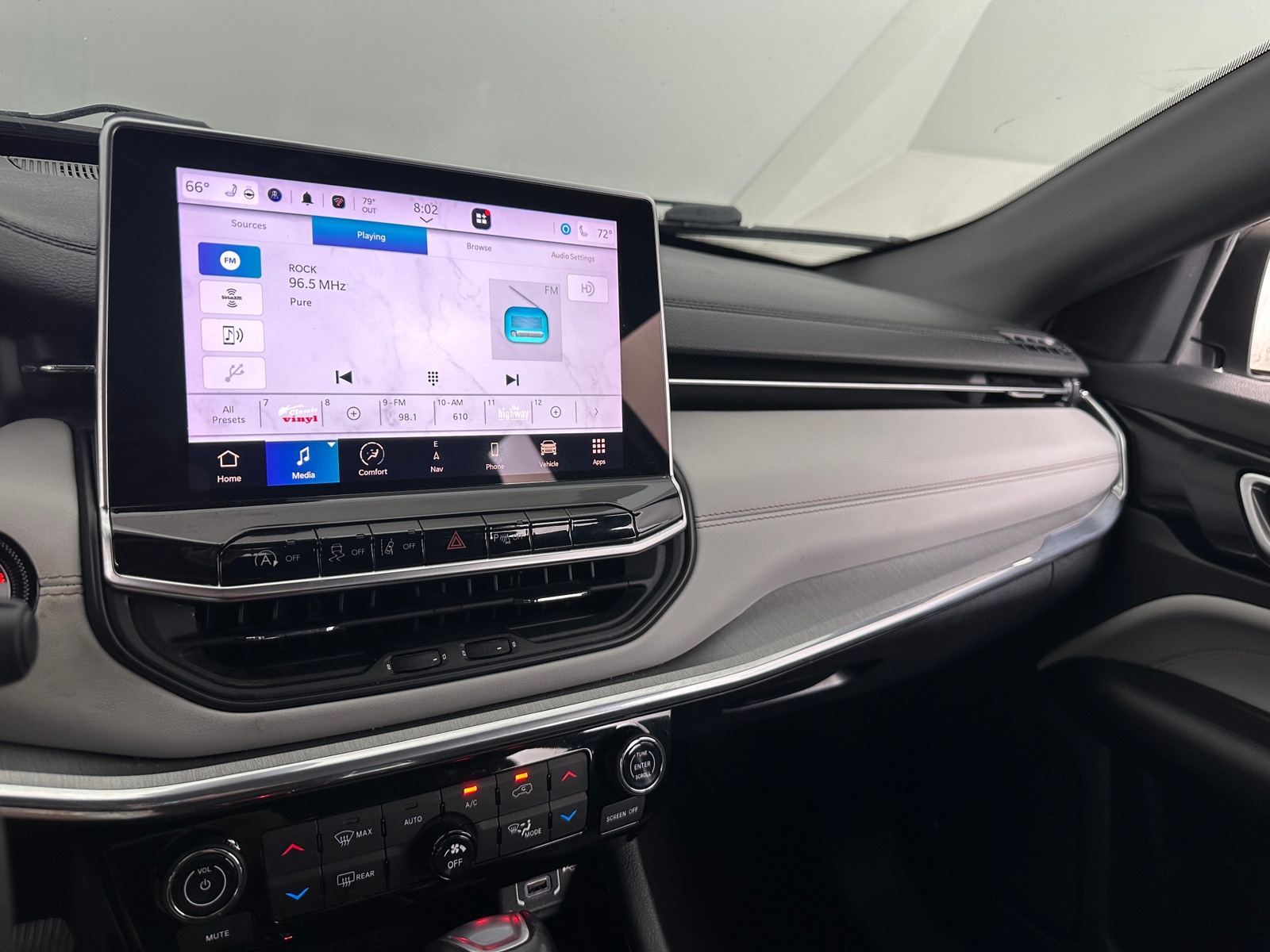 Thumbnail: 2023 Jeep Compass - 3