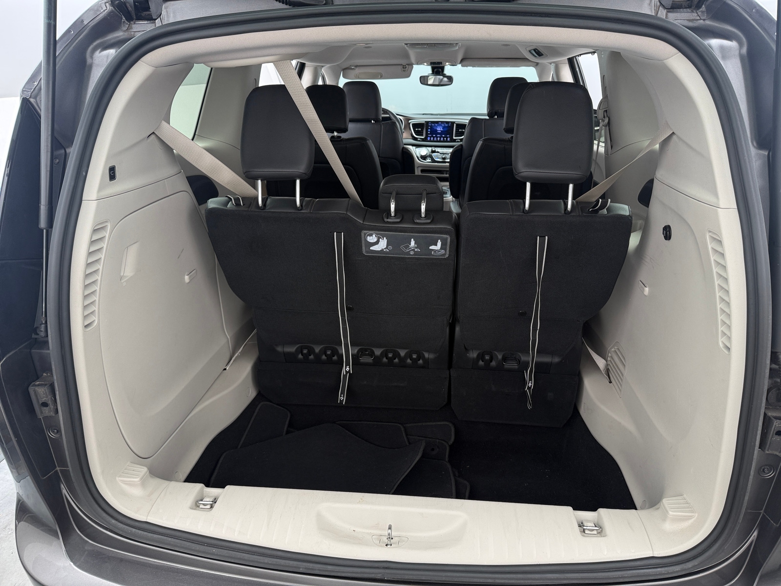 Thumbnail: 2017 Chrysler Pacifica - 6