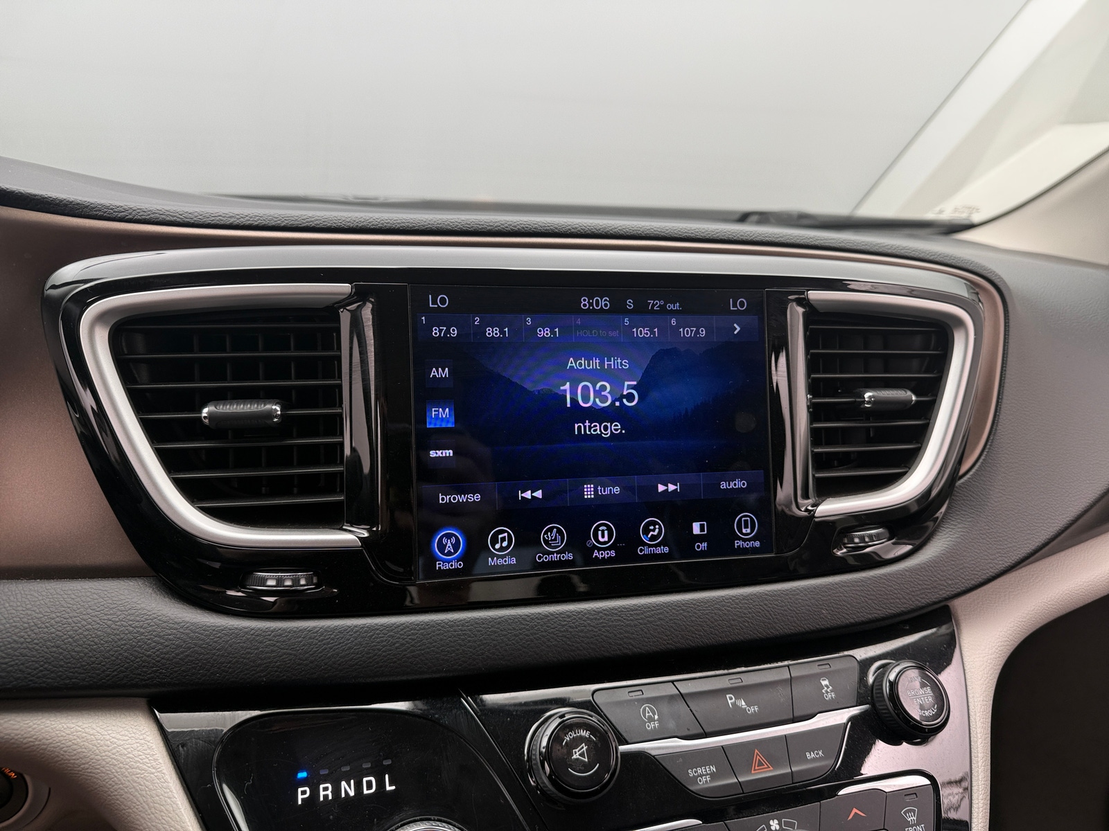 Thumbnail: 2017 Chrysler Pacifica - 3
