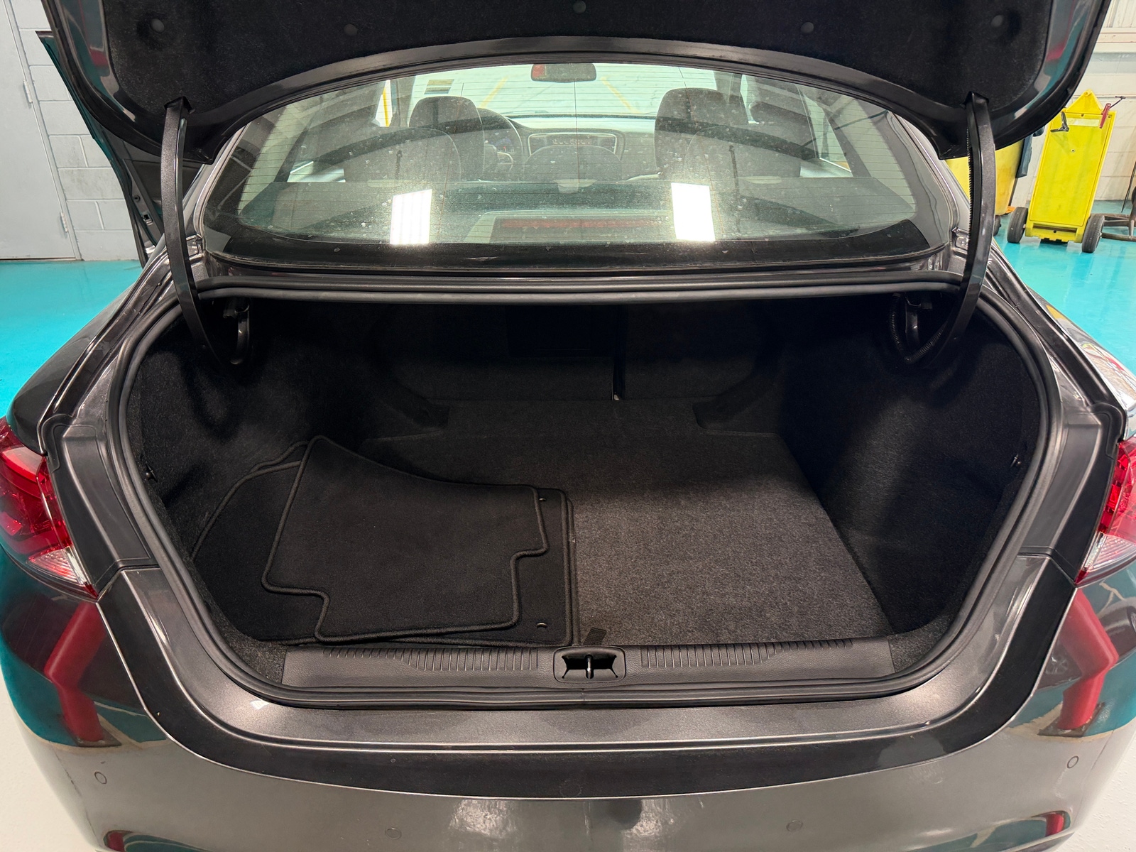 Thumbnail: 2015 Chrysler 200 - 6