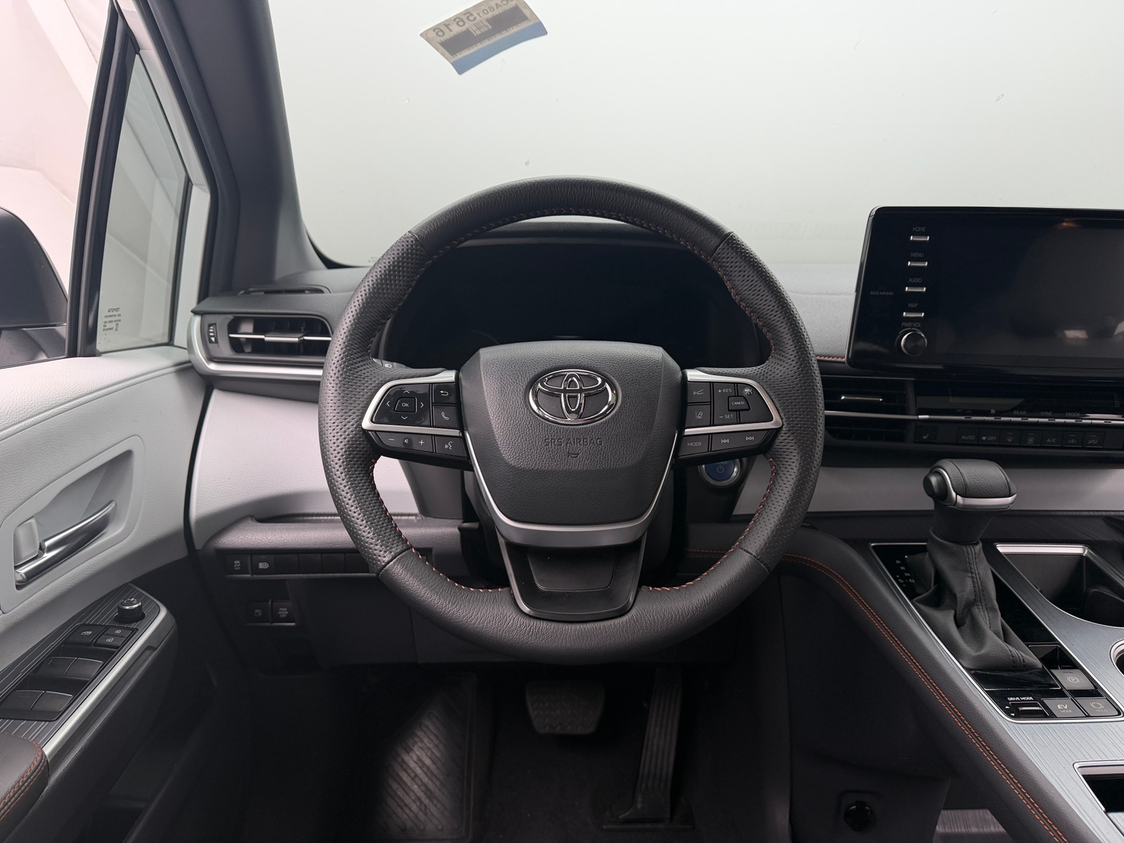 Thumbnail: 2024 Toyota Sienna - 4