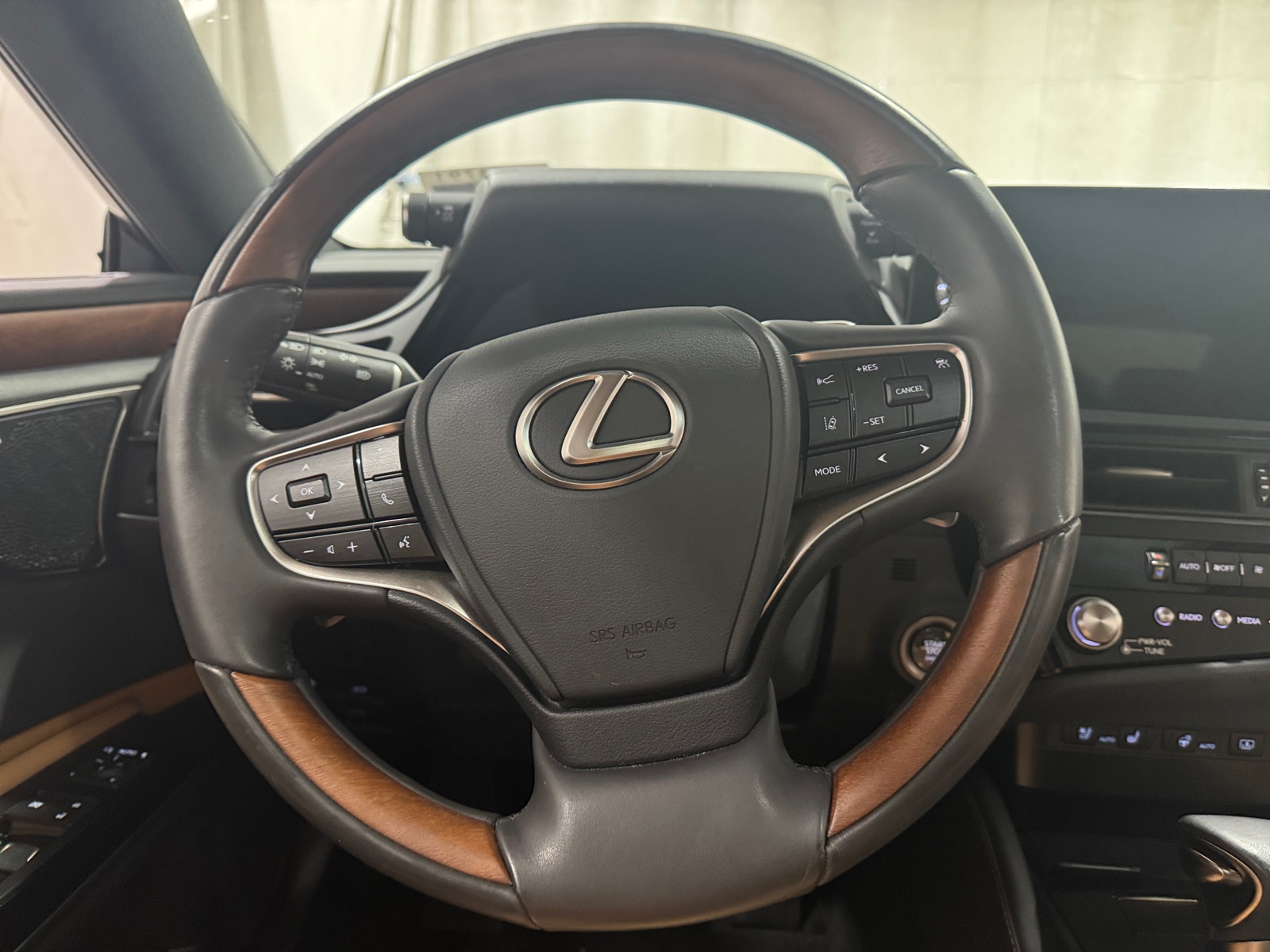 Thumbnail: 2024 Lexus ES - 5