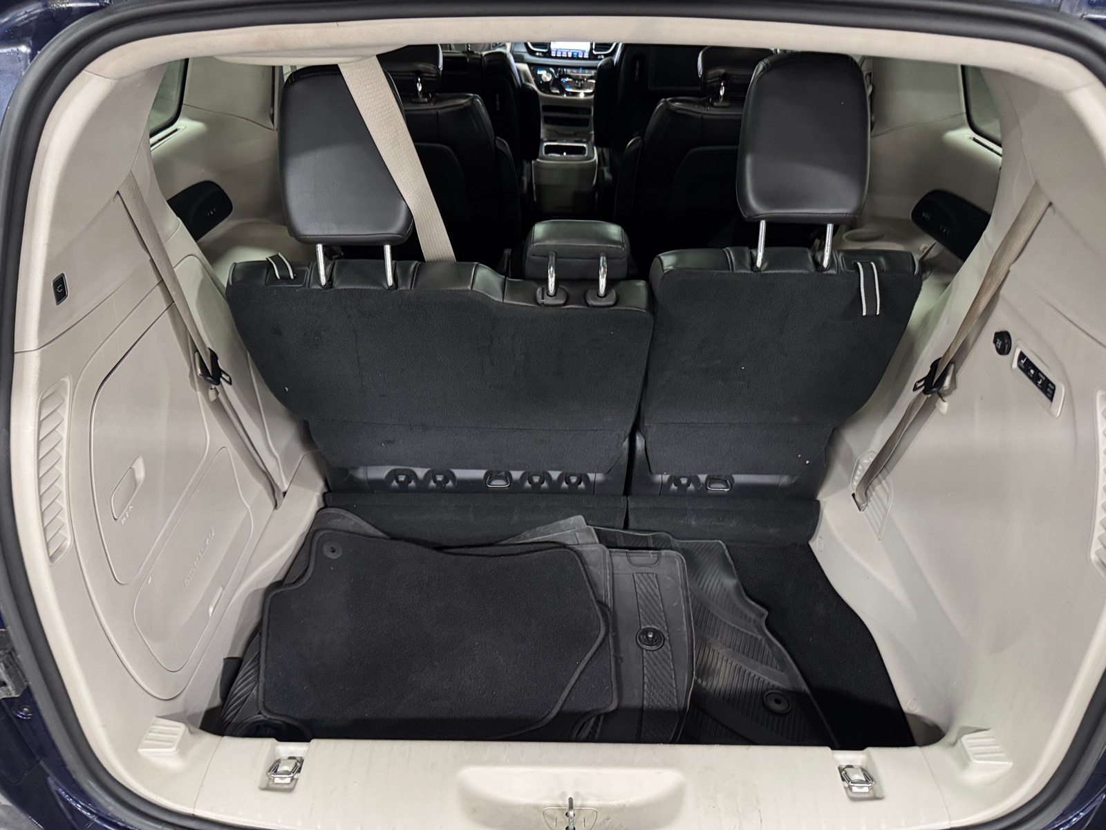 Thumbnail: 2020 Chrysler Pacifica - 6
