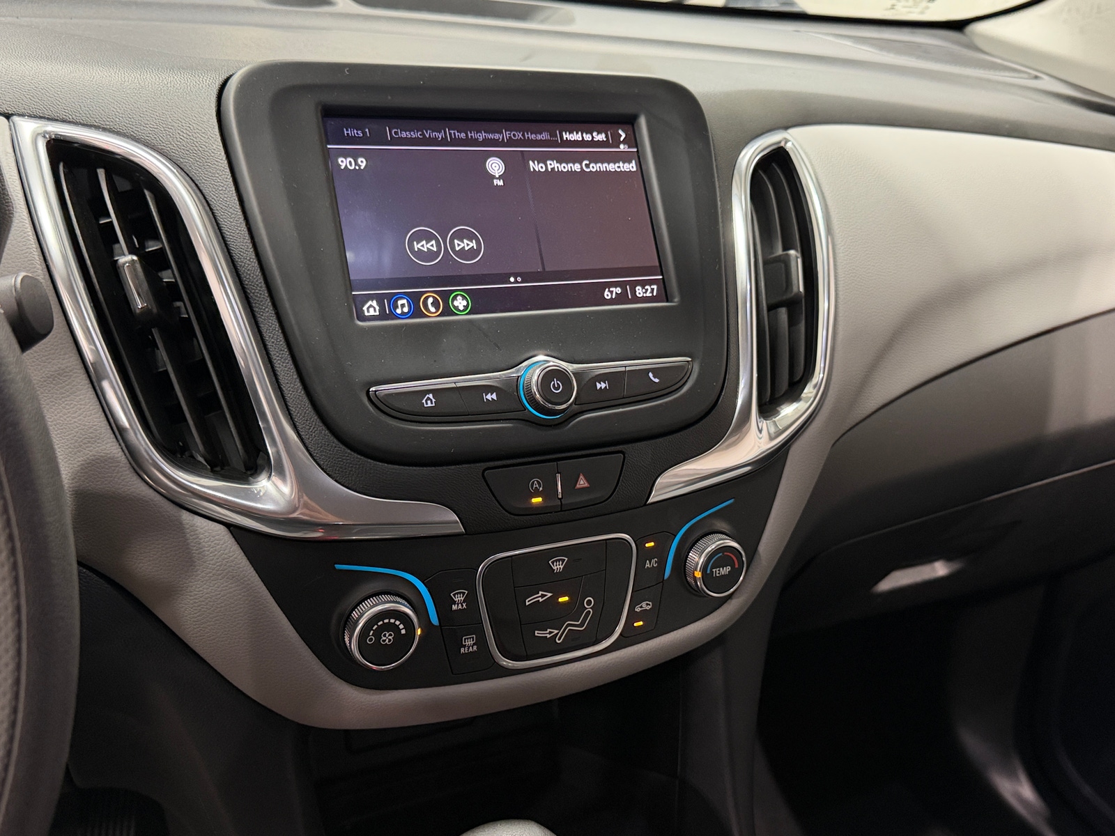 Thumbnail: 2022 Chevrolet Equinox - 4
