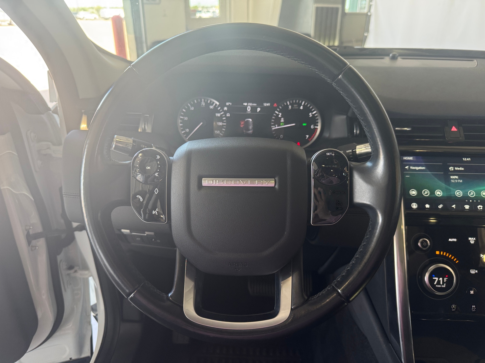 Thumbnail: 2020 Land Rover Discovery Sport - 4