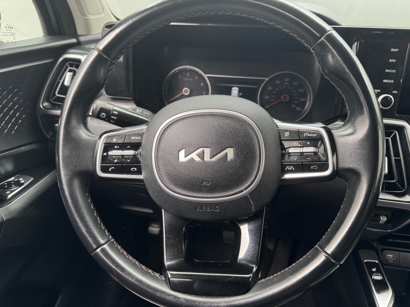 Thumbnail: 2022 Kia Sorento - 4