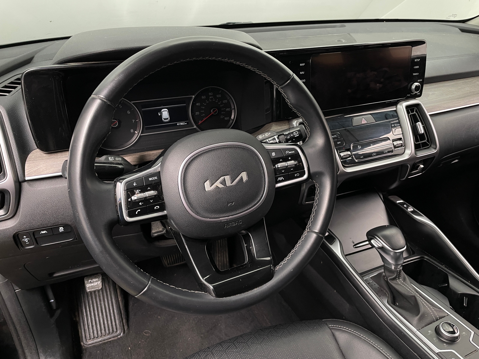 Thumbnail: 2023 Kia Sorento - 4