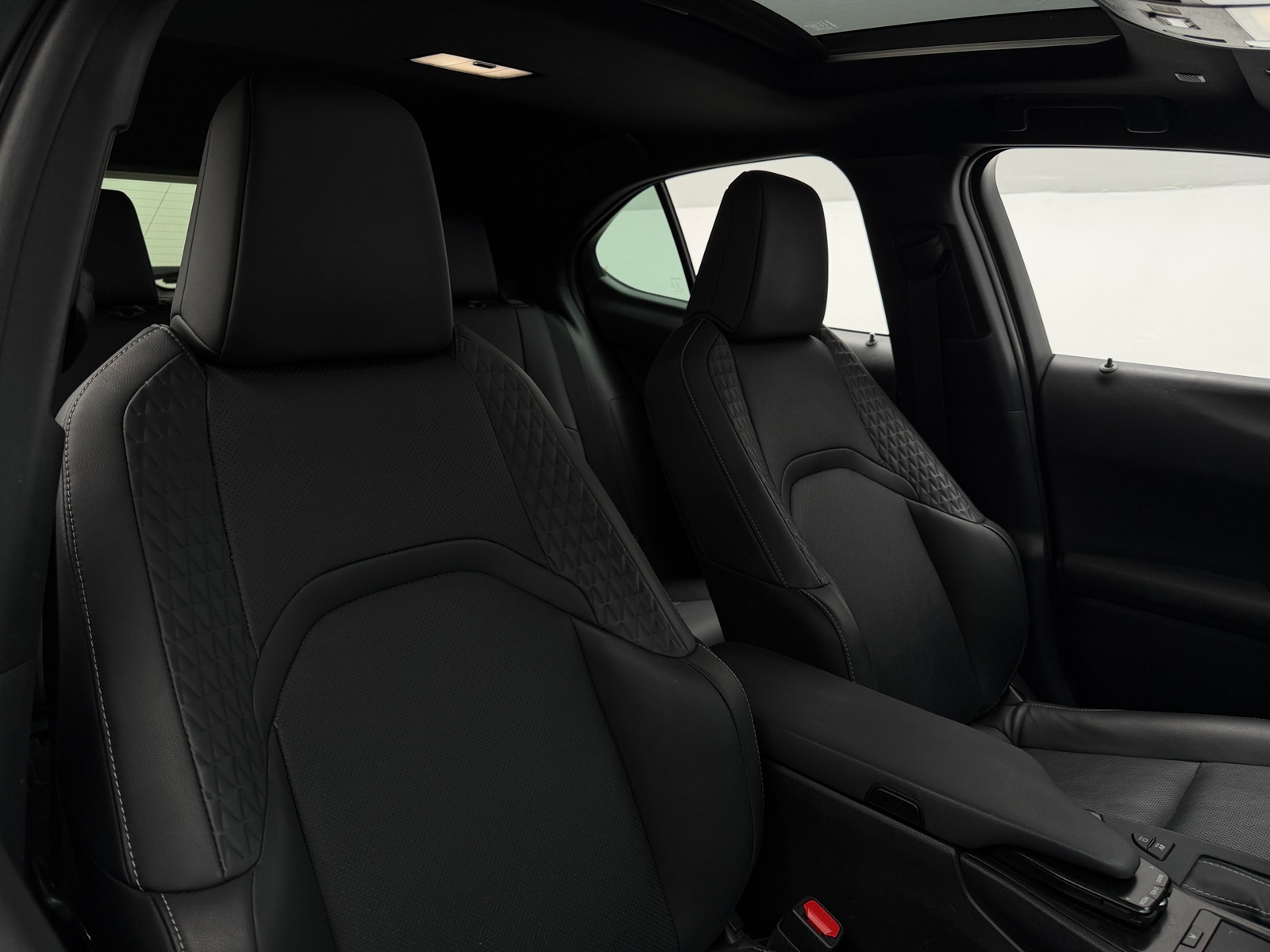 Thumbnail: 2021 Lexus UX - 2