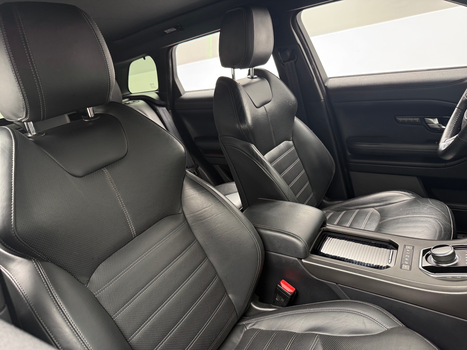 Thumbnail: 2018 Land Rover Range Rover Evoque - 2
