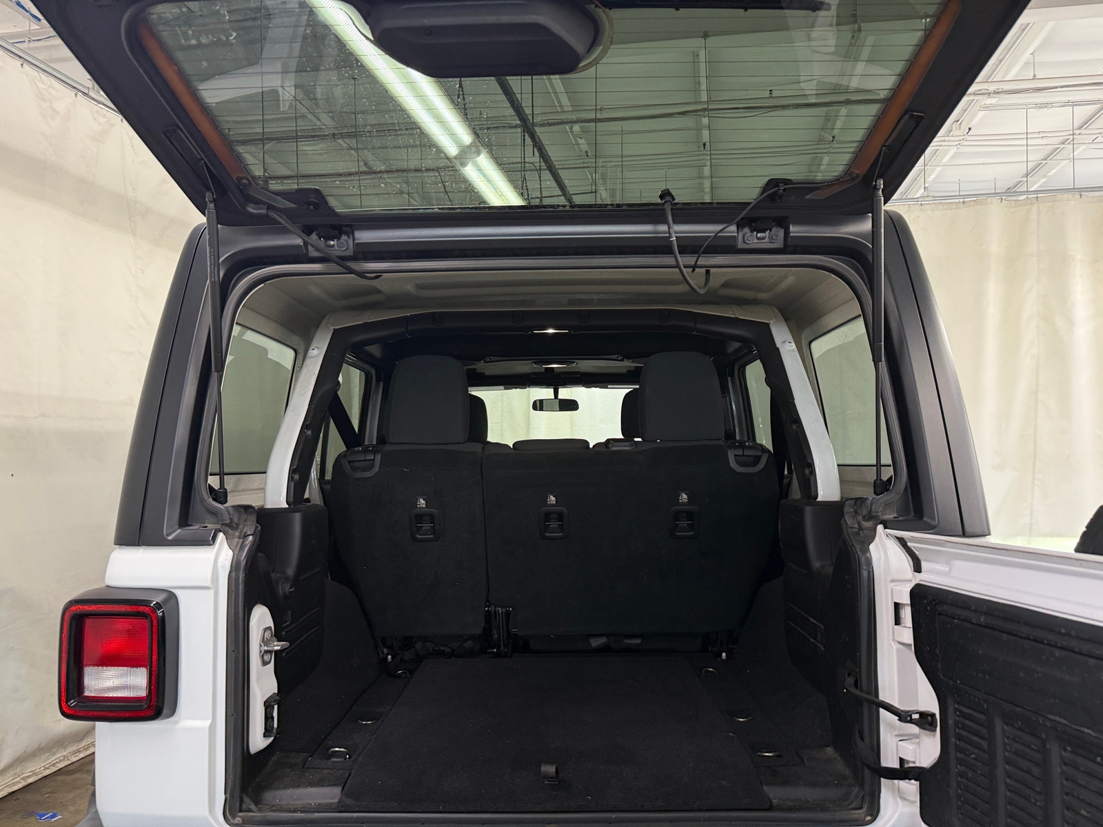 Thumbnail: 2018 Jeep Wrangler - 7