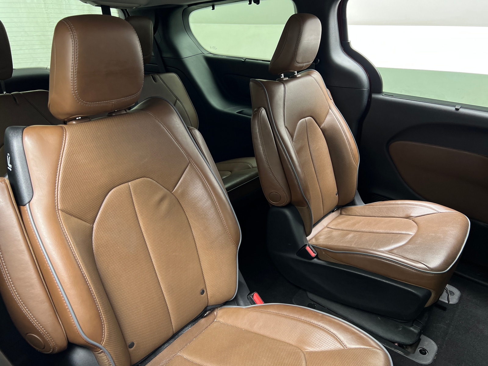 Thumbnail: 2018 Chrysler Pacifica - 5