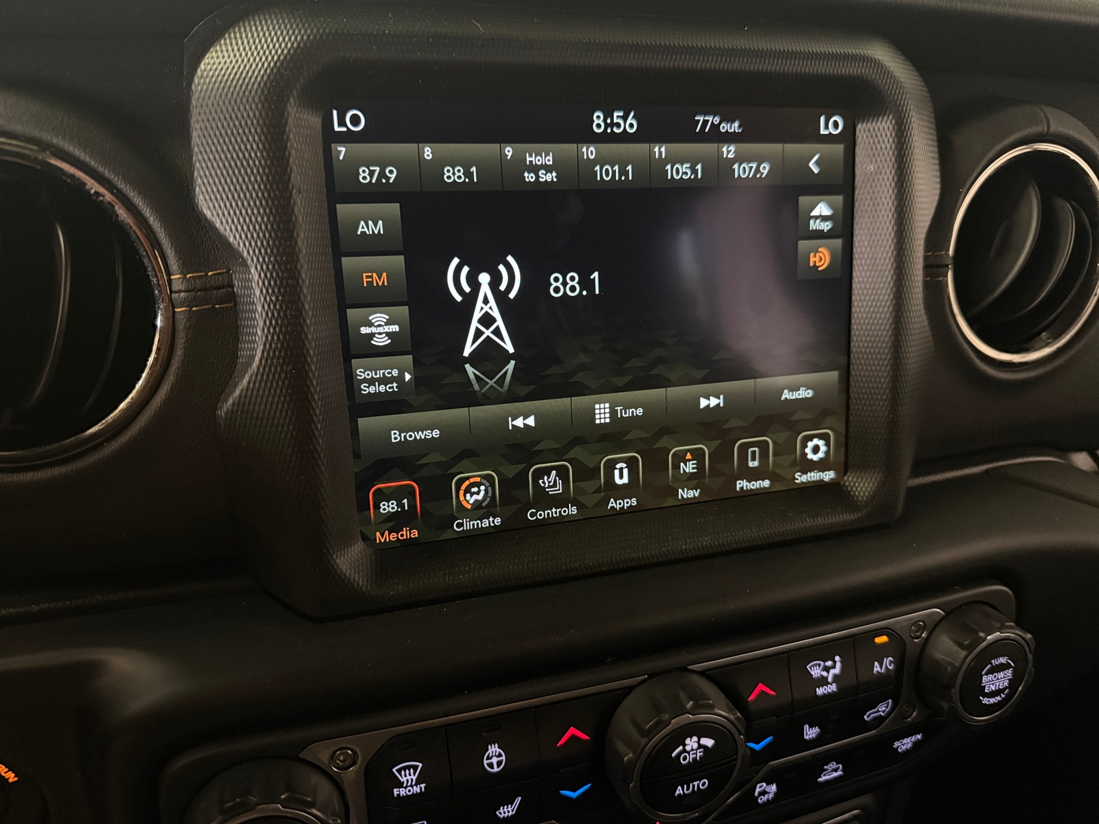 Thumbnail: 2021 Jeep Gladiator - 3