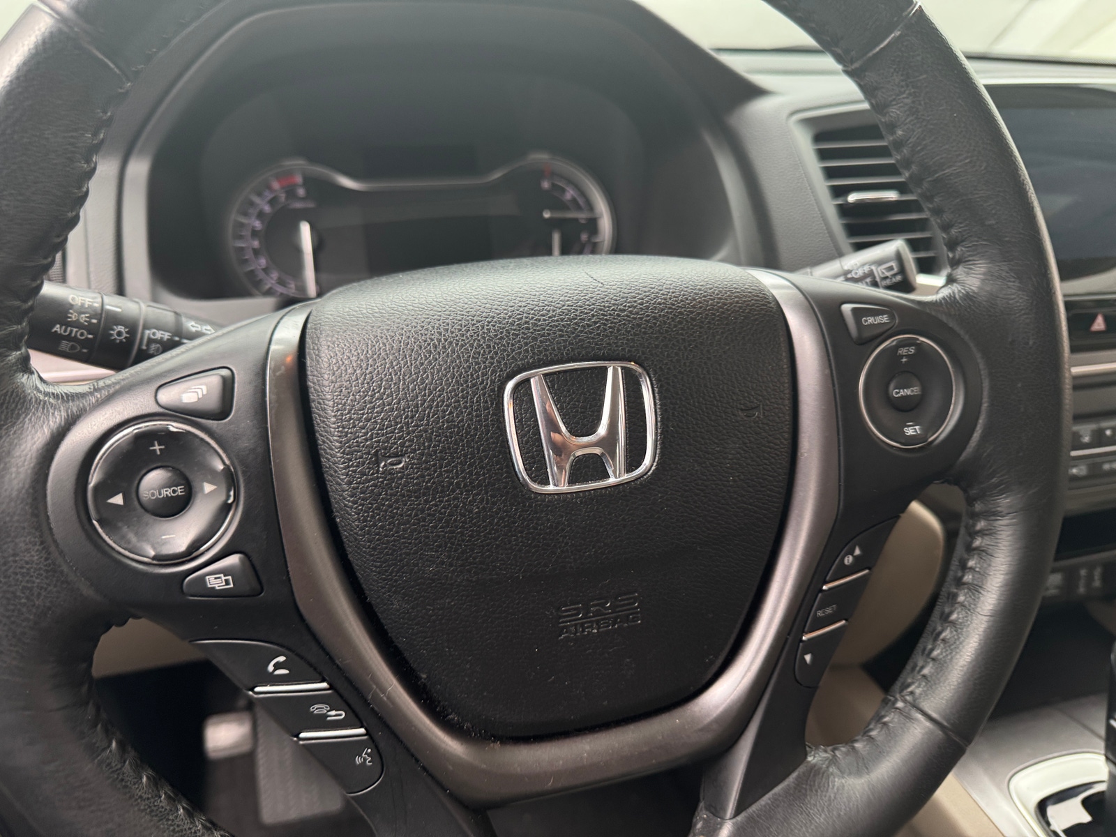 Thumbnail: 2017 Honda Pilot - 4