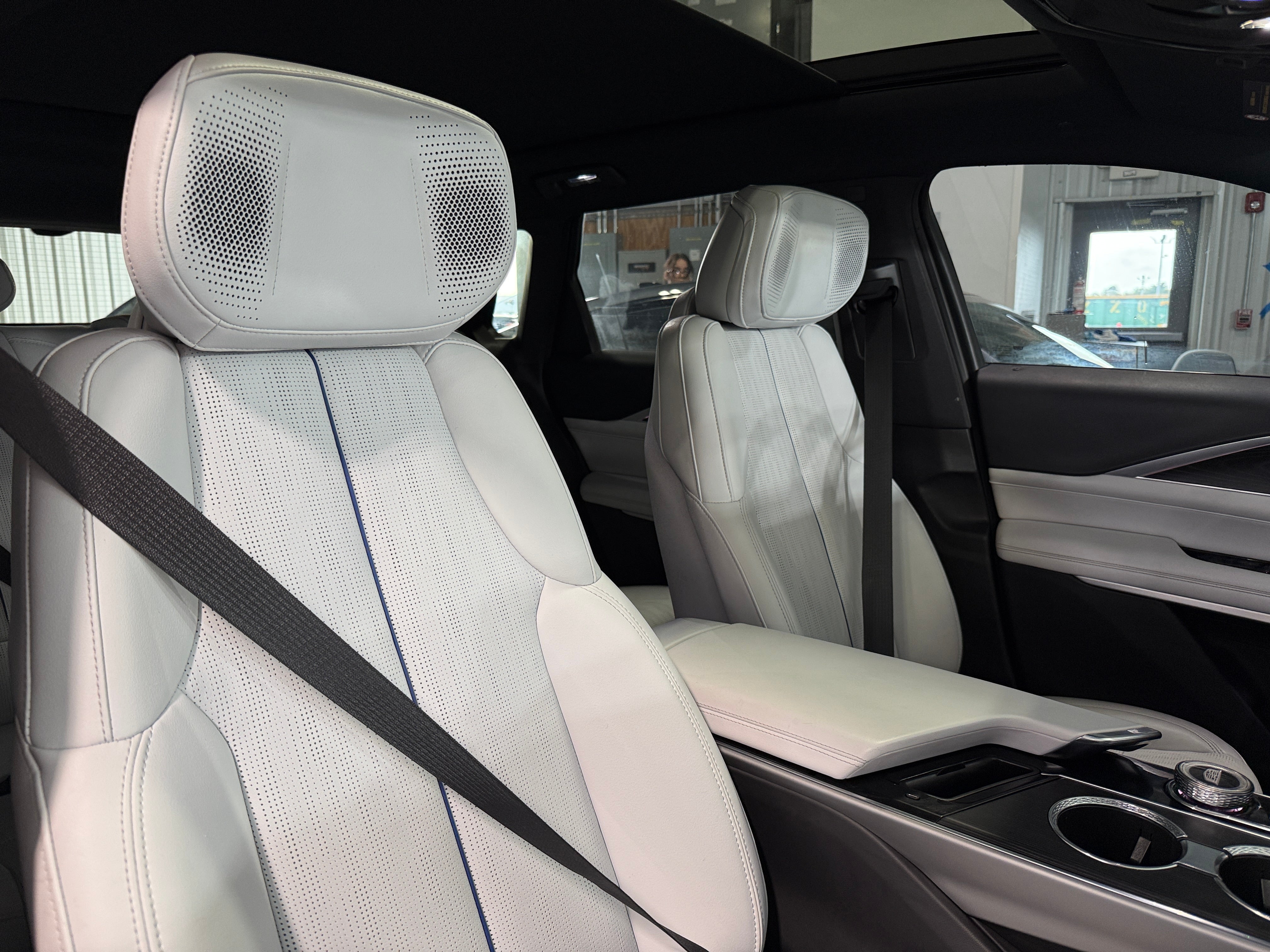 Used 2024 Cadillac LYRIQ Sport 3 with VIN 1GYKPWRL7RZ113385 for sale in Auburn, WA