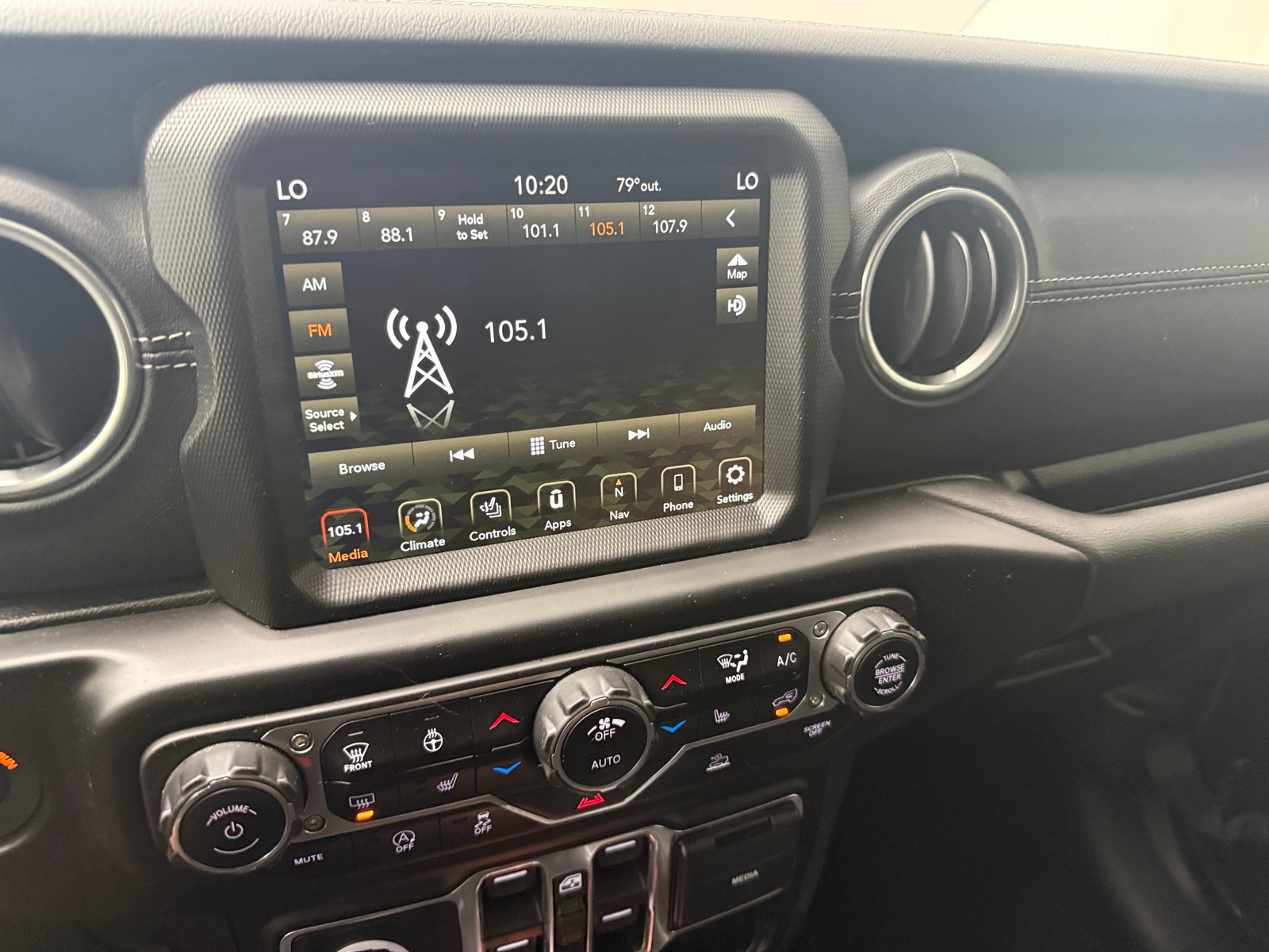 Thumbnail: 2021 Jeep Gladiator - 3
