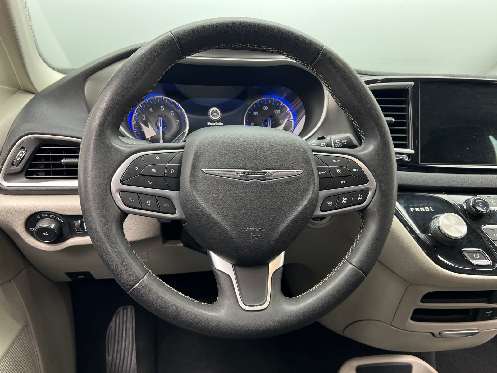 Thumbnail: 2022 Chrysler Pacifica - 4