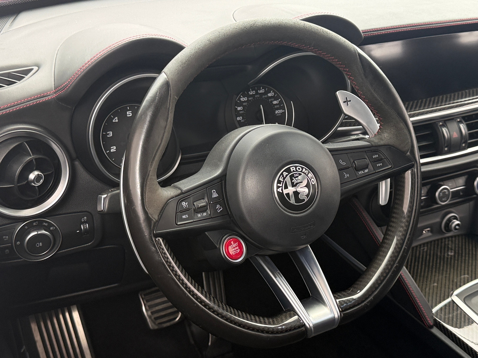 Thumbnail: 2018 Alfa Romeo Stelvio - 4