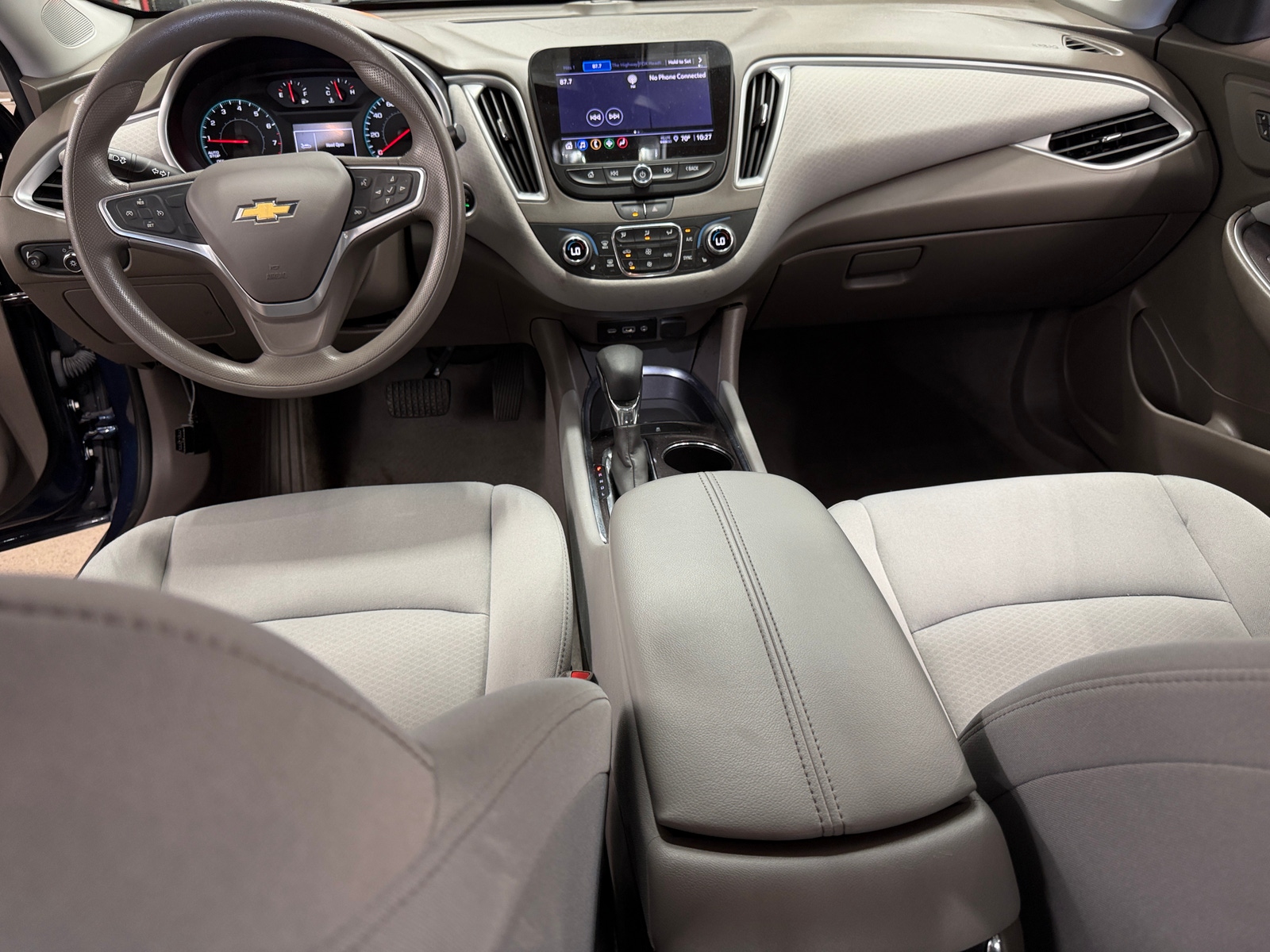 Thumbnail: 2022 Chevrolet Malibu - 3