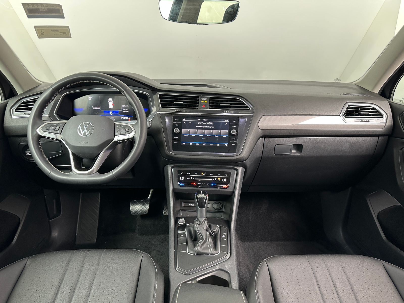 Thumbnail: 2023 Volkswagen Tiguan - 2