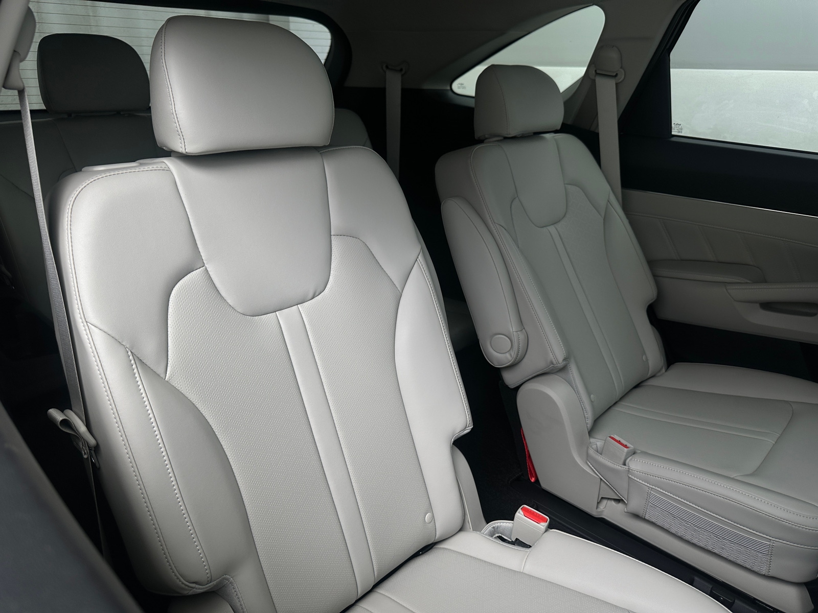Thumbnail: 2023 Kia Sorento - 5