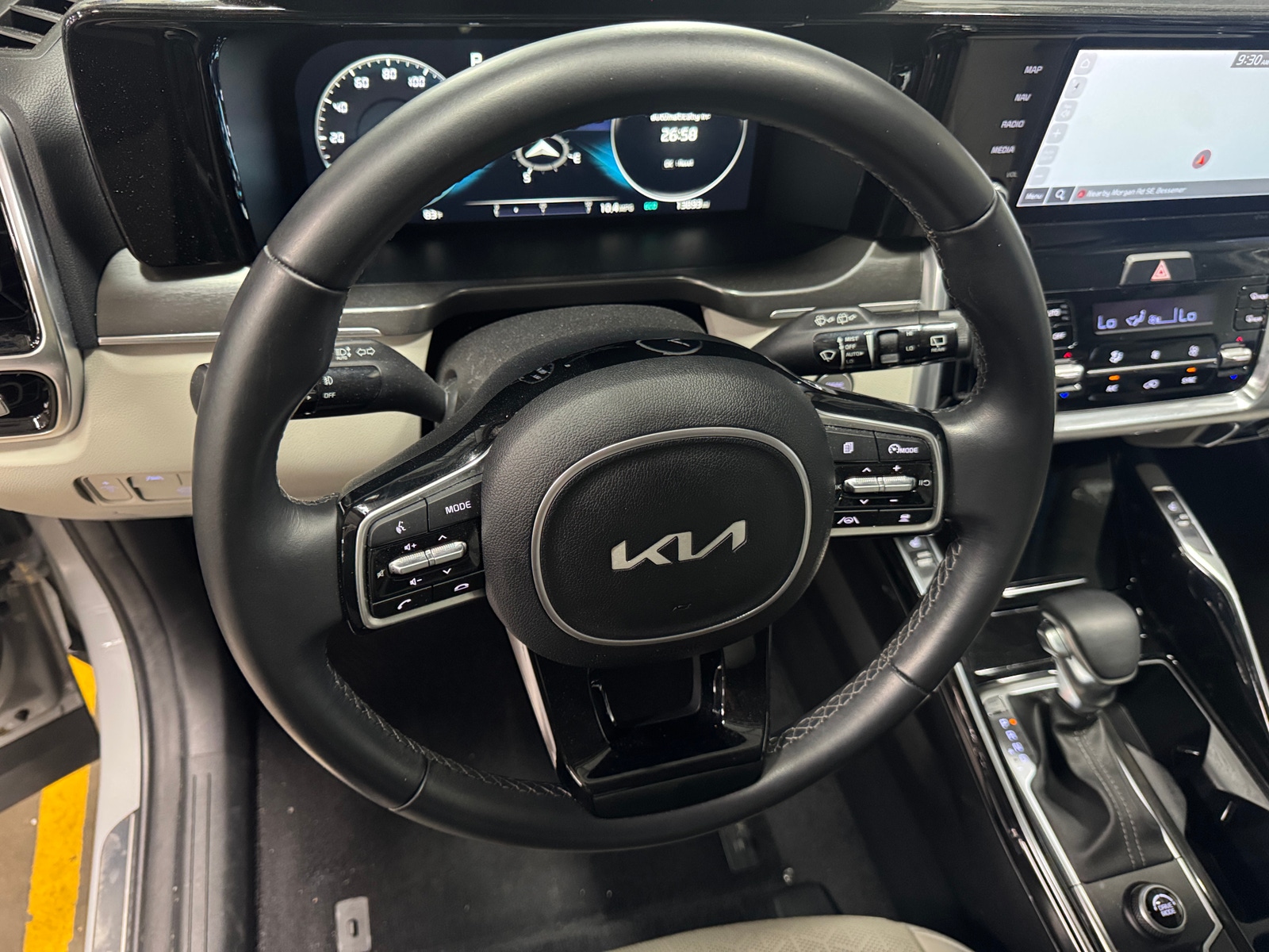 Thumbnail: 2023 Kia Sorento - 4