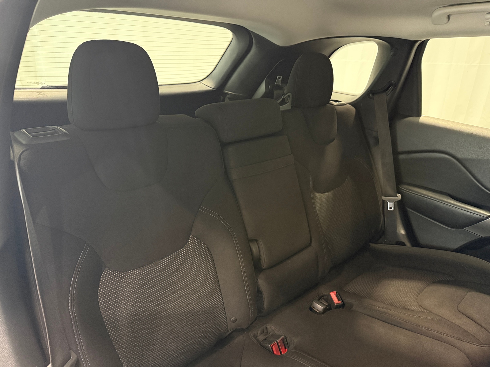 Thumbnail: 2019 Jeep Cherokee - 6