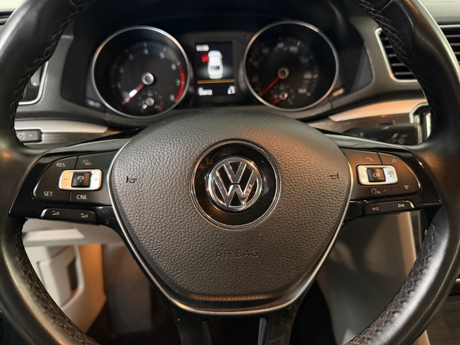 Thumbnail: 2018 Volkswagen Passat - 4