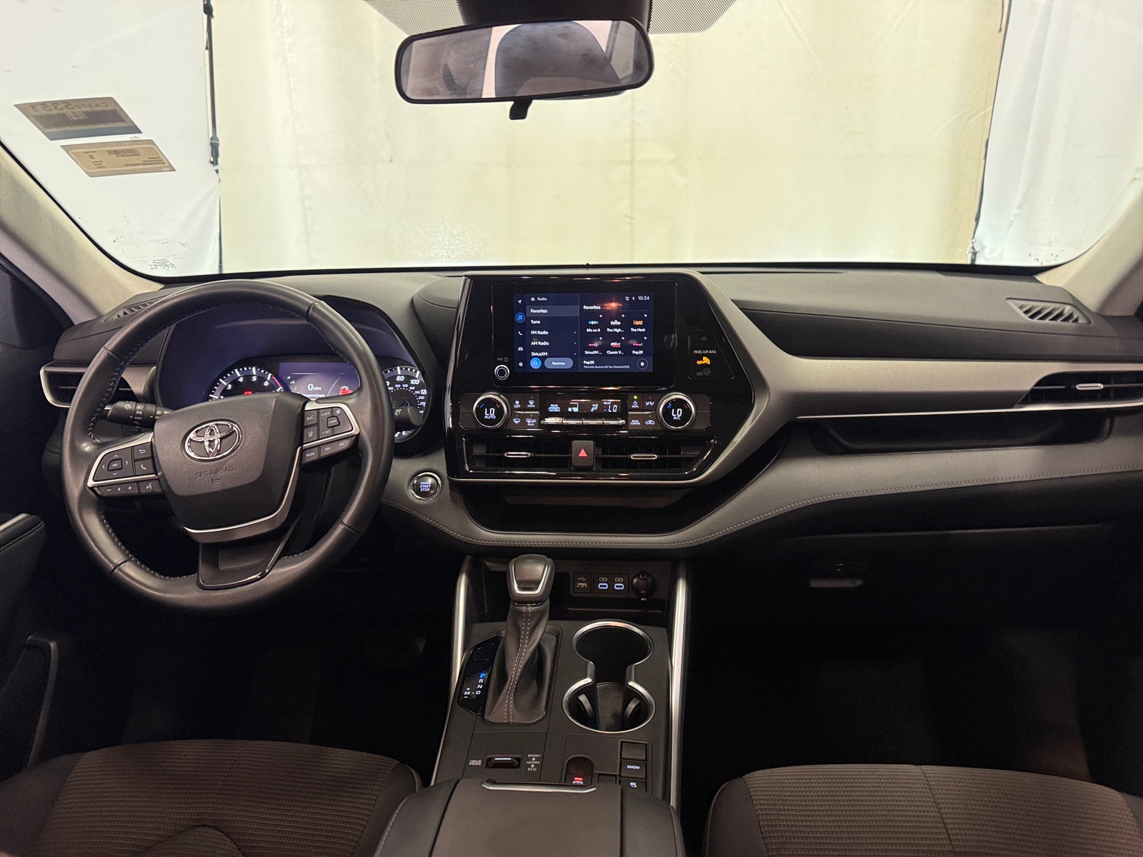 Thumbnail: 2023 Toyota Highlander - 3