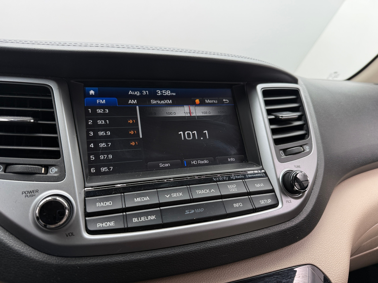 Thumbnail: 2017 Hyundai Tucson - 4