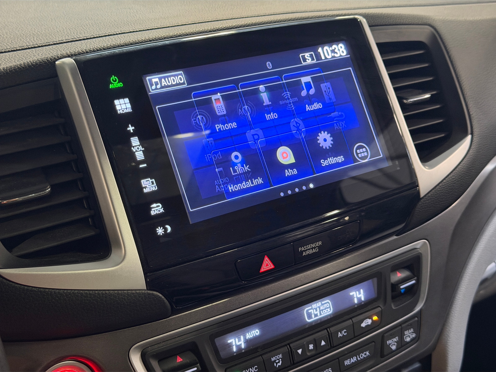 Thumbnail: 2016 Honda Pilot - 3