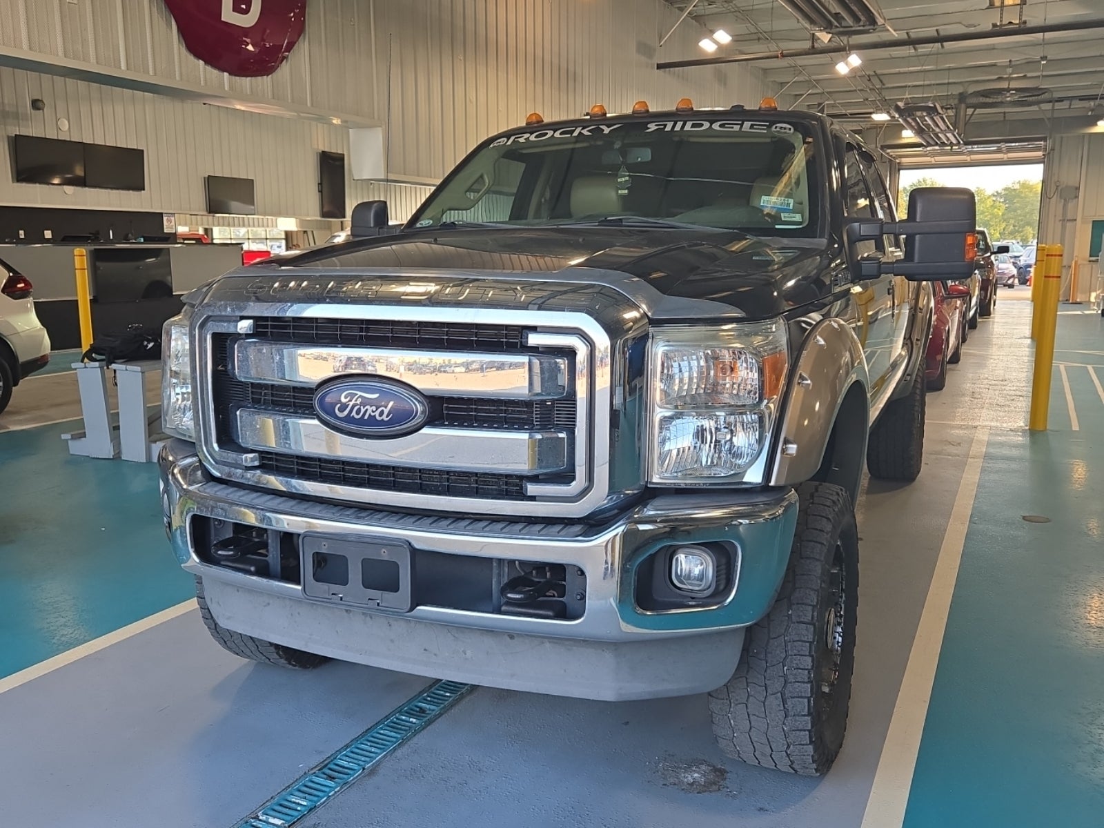2013 Ford F-250 4WD Crew Cab 156" Lariat