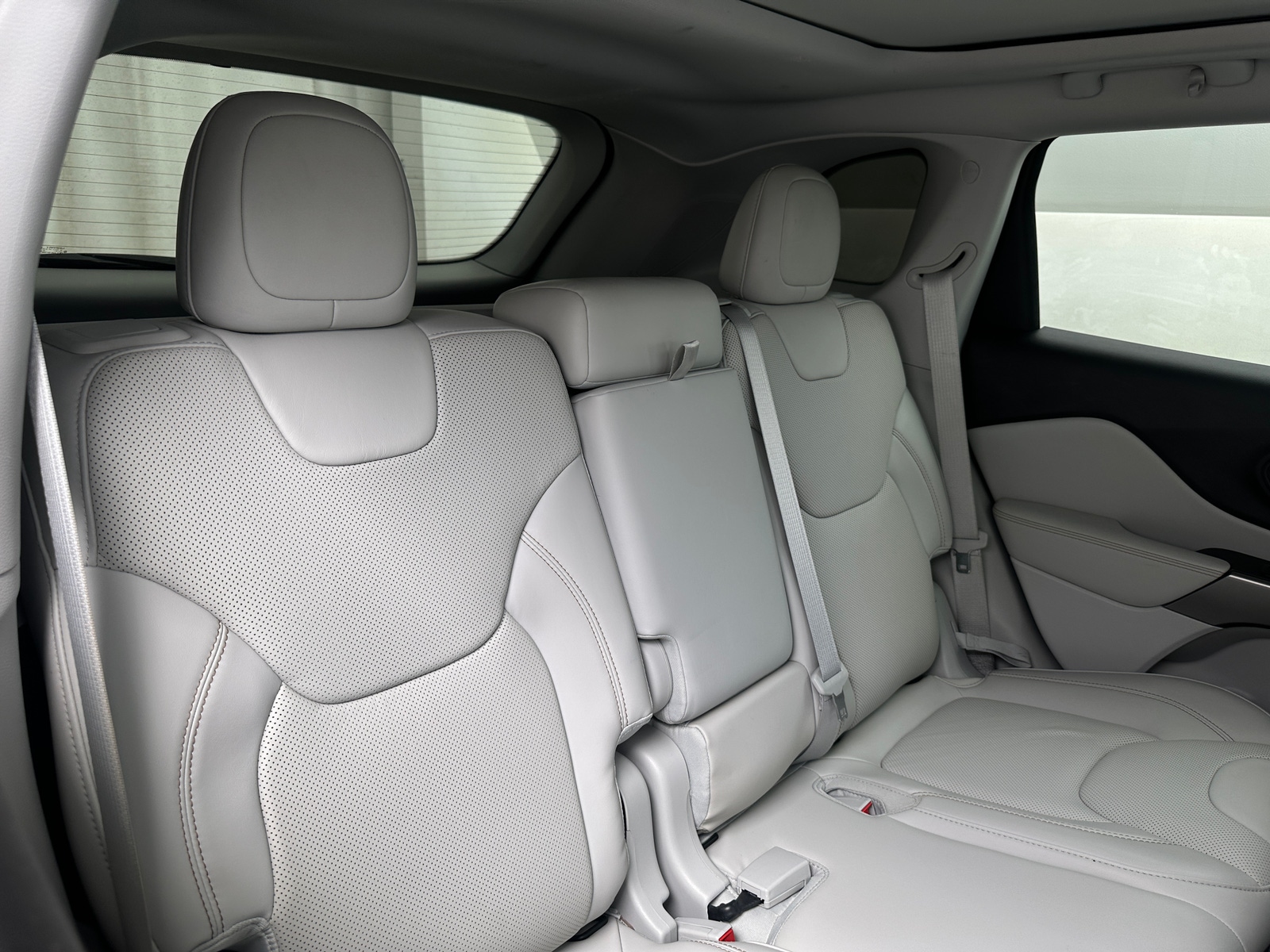Thumbnail: 2020 Jeep Cherokee - 5