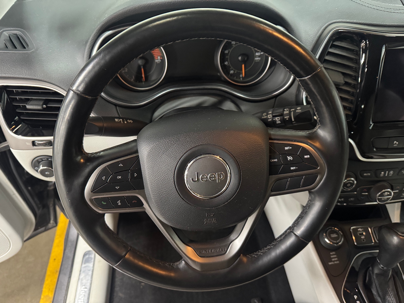 Thumbnail: 2020 Jeep Cherokee - 4