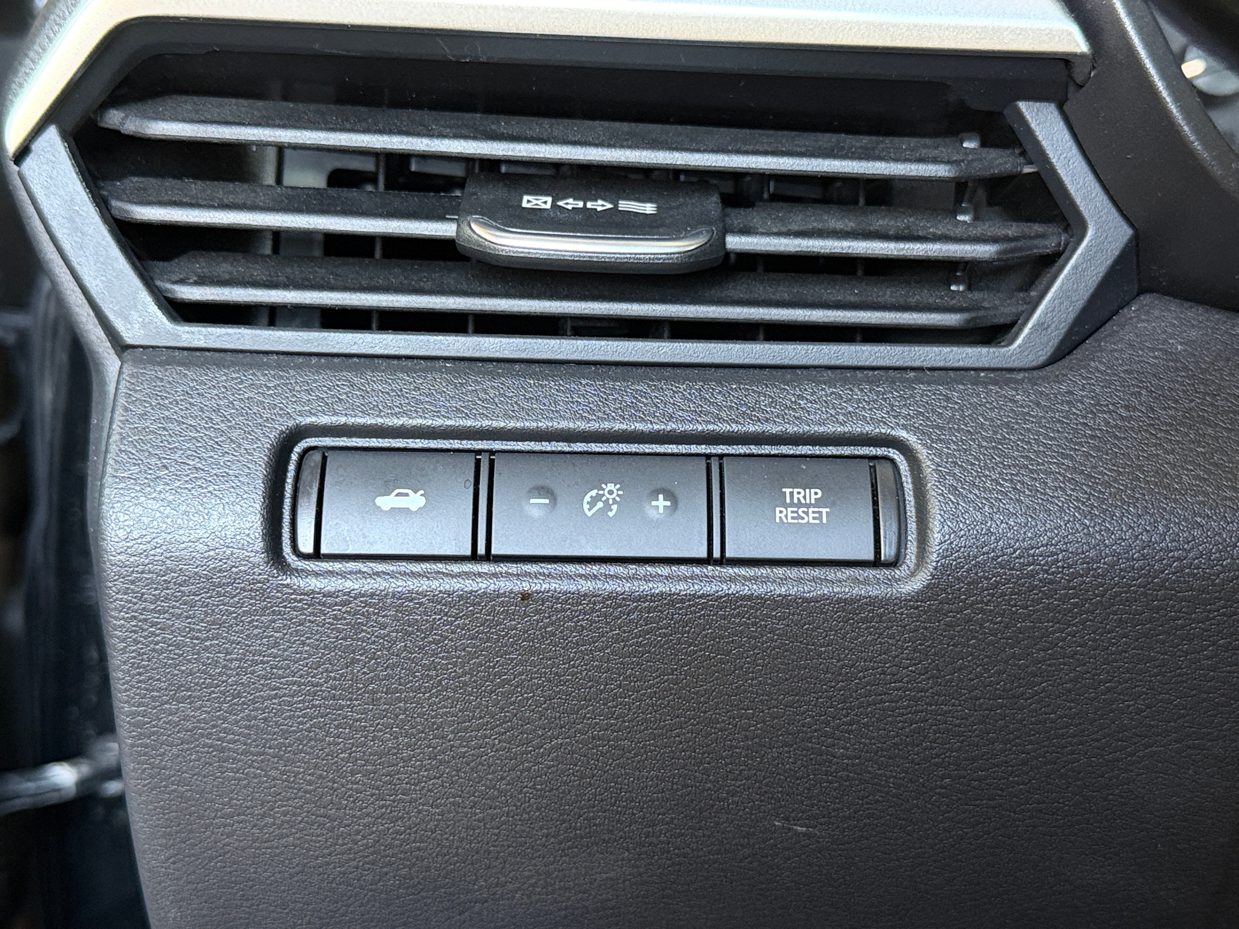2025 Nissan Altima SV - Photo 10