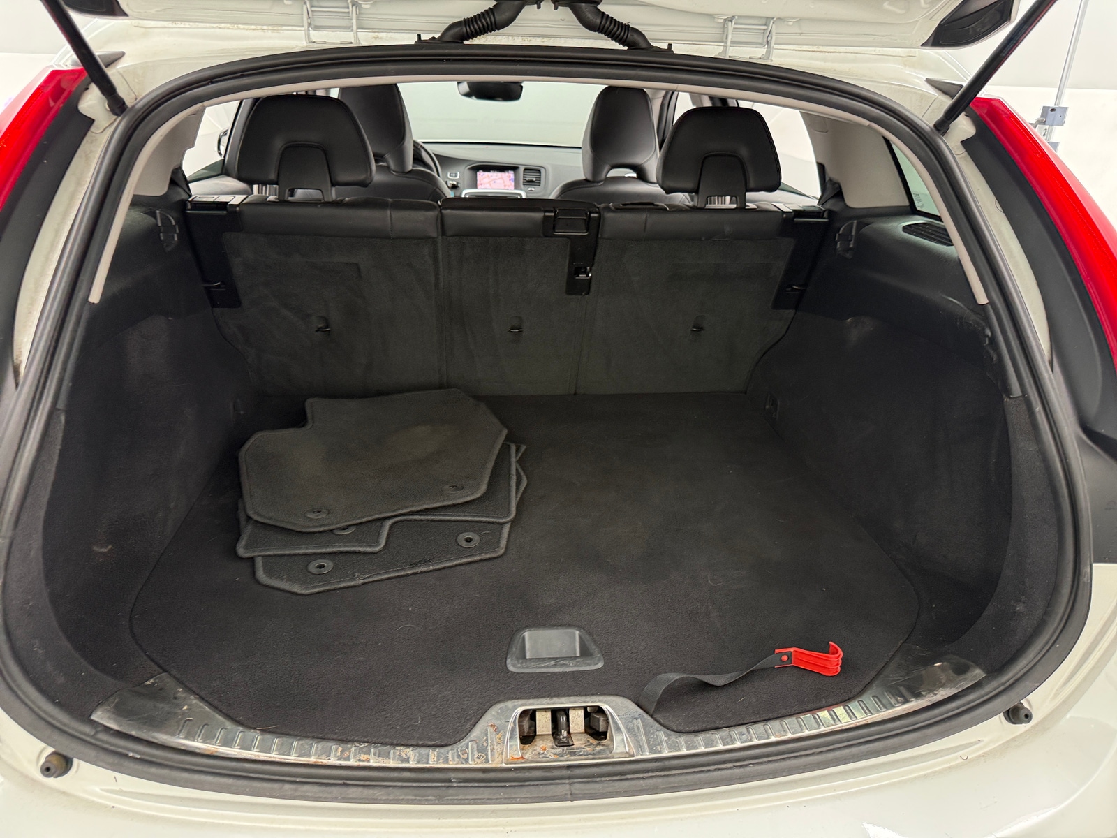 Thumbnail: 2018 Volvo V60 - 6